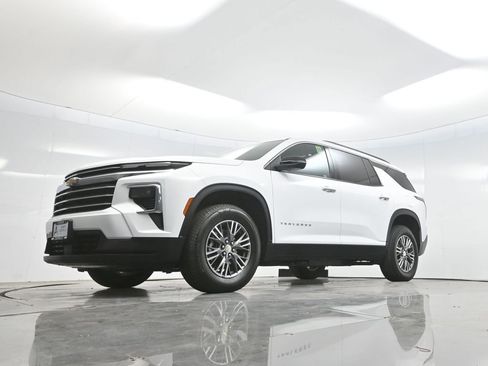 Used 2025 Chevrolet Traverse LT AWD/4WD image 53