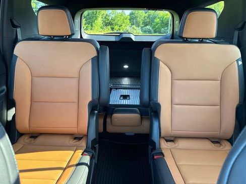 New 2027 Chevrolet Traverse Z71 w/ LPO, Floor Liner Package AWD/4WD image 38