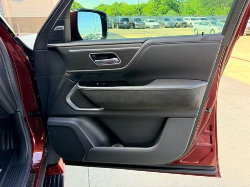 Used 2025 INFINITI QX80 Luxe RWD image 12