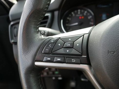 Used 2017 Nissan Rogue SV AWD/4WD image 25