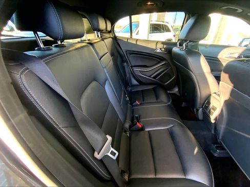 Used 2019 Mercedes-Benz GLA 250 4MATIC image 18