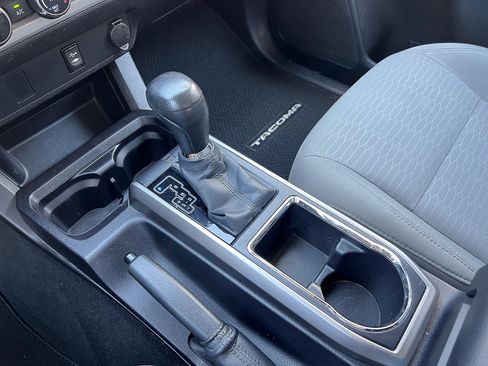 Used 2016 Toyota Tacoma SR5 RWD image 19