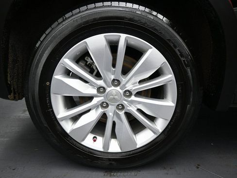 Used 2025 Mitsubishi Outlander ES AWD/4WD image 34