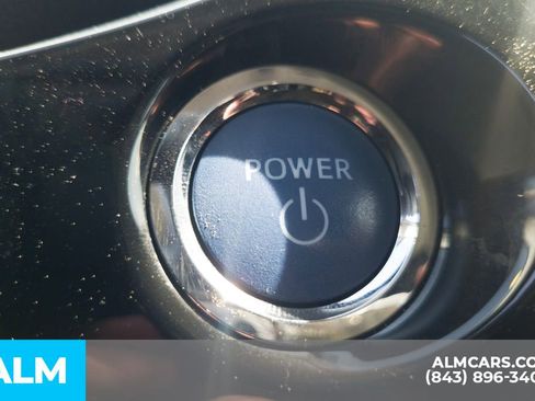 Used 2022 Toyota Prius LE image 11