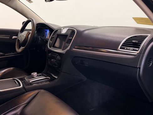 Used 2022 Chrysler 300 Touring L RWD image 17