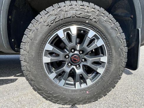 Used 2024 Nissan Titan PRO-4X w/ Pro-4x Convenience Package AWD/4WD image 11