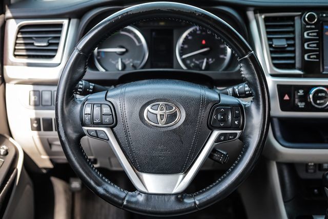 Used 2017 Toyota Highlander XLE AWD/4WD image 28