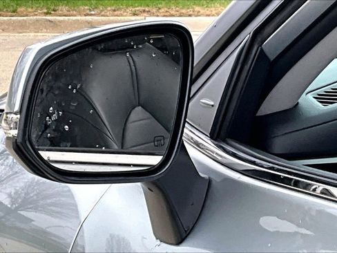 Used 2021 Toyota Highlander XLE AWD/4WD image 13