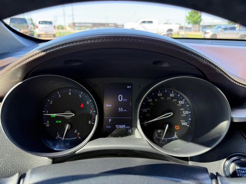 Used 2019 Toyota C-HR Limited FWD image 23