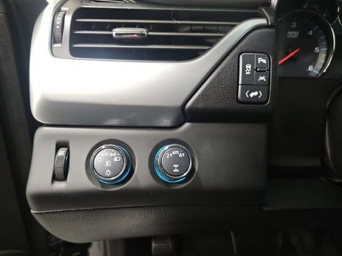 Used 2018 Chevrolet Suburban Premier image 22