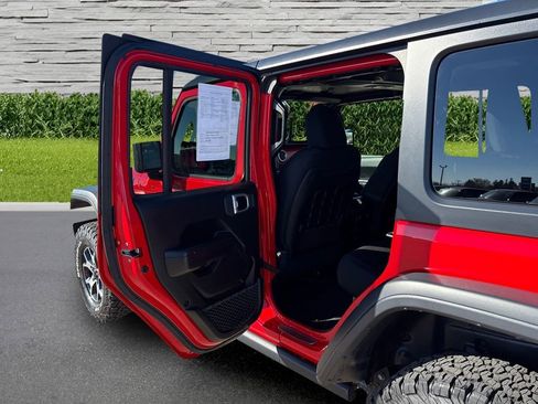 Used 2020 Jeep Wrangler Unlimited Rubicon w/ Cold Weather Group AWD/4WD image 18