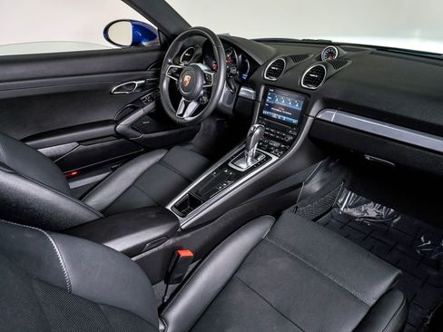 Used 2024 Porsche 718 Cayman RWD image 15
