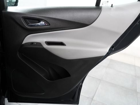 Used 2021 Chevrolet Equinox LS FWD image 18