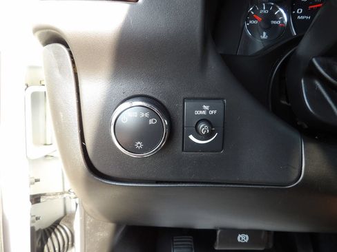 Used 2018 Chevrolet Express 2500 w/ Driver Convenience Package RWD image 19