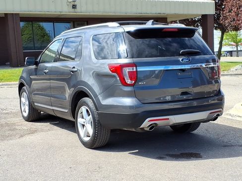 Used 2017 Ford Explorer XLT w/ Equipment Group 202A AWD/4WD image 3