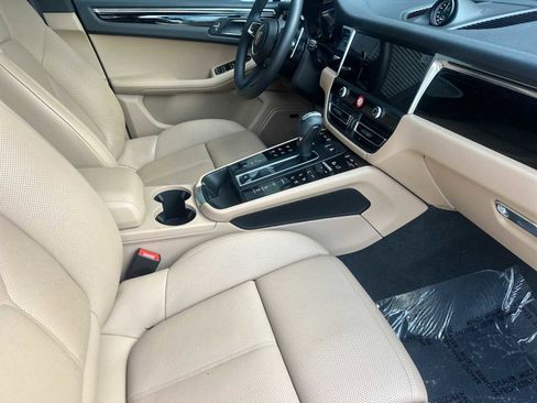 Certified 2025 Porsche Macan S image 16