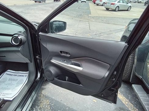 Used 2018 Nissan Kicks SV FWD image 4