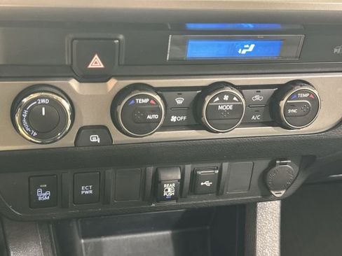Used 2023 Toyota Tacoma SR5 w/ Technology Package AWD/4WD image 18