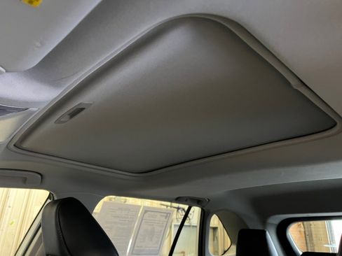 Used 2021 Toyota RAV4 XLE Premium image 25