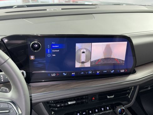 New 2026 Chevrolet Suburban Z71 AWD/4WD image 19