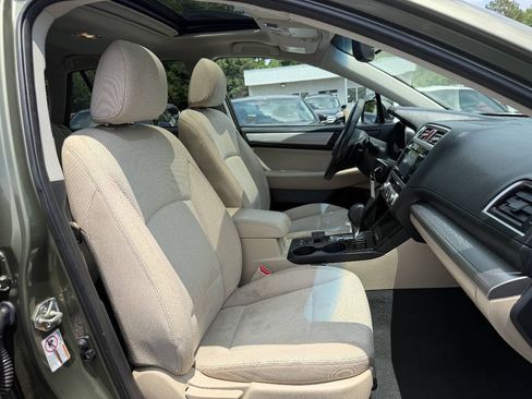 Used 2017 Subaru Outback 2.5i Premium AWD/4WD image 18