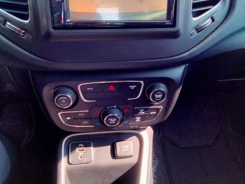 Used 2018 Jeep Compass Latitude w/ Popular Equipment Group FWD image 14