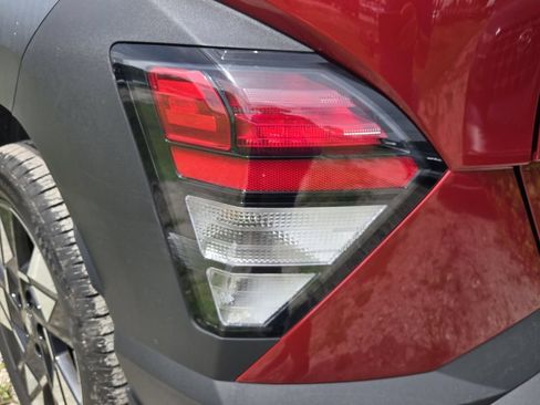 Used 2024 Hyundai Kona SEL w/ Convenience Package AWD/4WD image 8