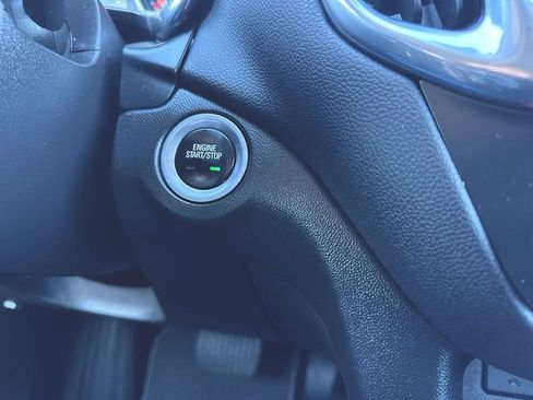 Used 2021 Chevrolet Equinox LT image 16