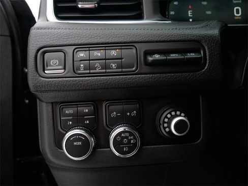 Used 2023 GMC Yukon XL Denali image 17