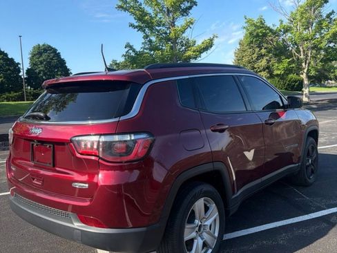 Used 2022 Jeep Compass Latitude w/ Sun and Sound Group AWD/4WD image 5