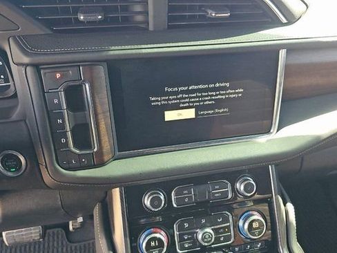Used 2024 GMC Yukon XL Denali Ultimate AWD/4WD image 9