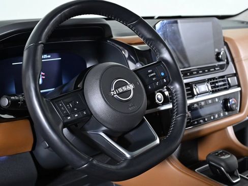 Certified 2024 Nissan Pathfinder Platinum w/ Black Appearance Package AWD/4WD image 13