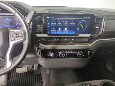 Used 2022 Chevrolet Silverado 1500 LT AWD/4WD image 17