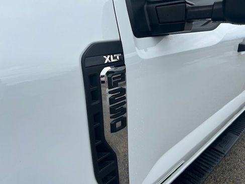 Used 2024 Ford F250 XLT w/ FX4 Off-Road Package AWD/4WD image 7