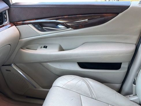 Used 2015 Cadillac Escalade ESV Luxury RWD image 24