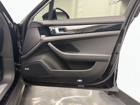 Used 2018 Porsche Panamera 4 image 10