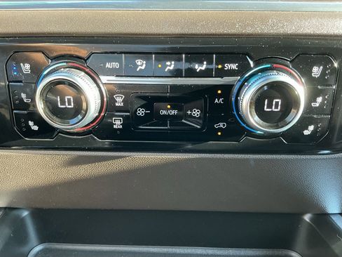 Used 2024 GMC Sierra 3500 SLT w/ SLT Convenience Package image 59