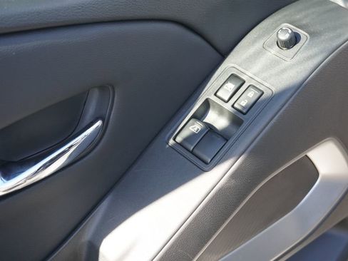 Used 2025 Nissan Frontier SV image 17