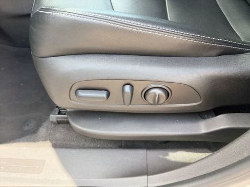 Used 2024 GMC Terrain SLT image 16