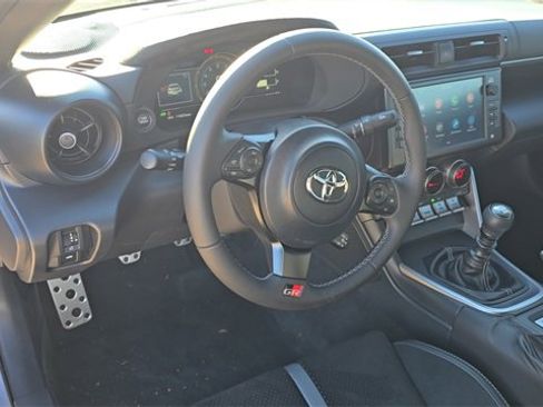 Used 2024 Toyota GR86 Premium image 12