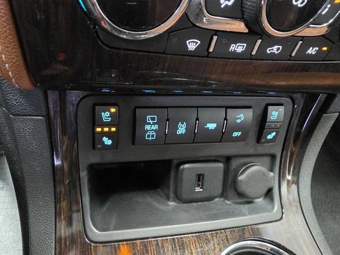 Used 2016 Chevrolet Traverse LTZ FWD image 24