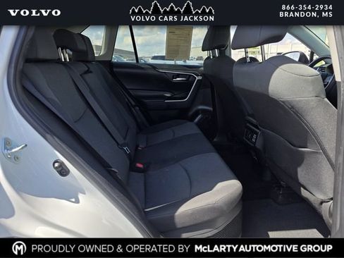 Used 2024 Toyota RAV4 XLE AWD/4WD image 28