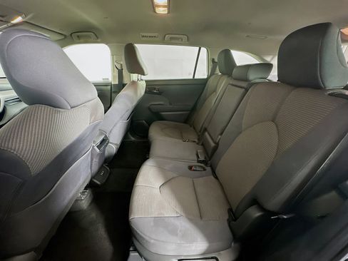 Used 2024 Toyota Highlander LE image 28