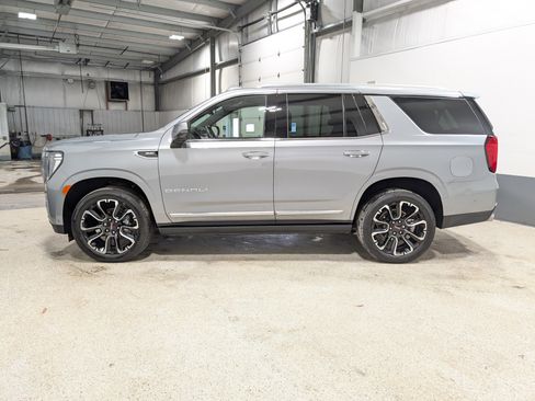 Used 2023 GMC Yukon Denali w/ Advanced Technology Package image 6