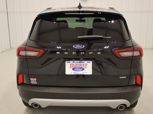 Certified 2024 Ford Escape SE image 9