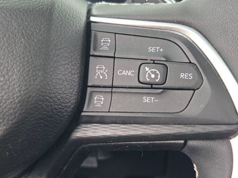 Certified 2023 Jeep Grand Cherokee Altitude AWD/4WD image 8