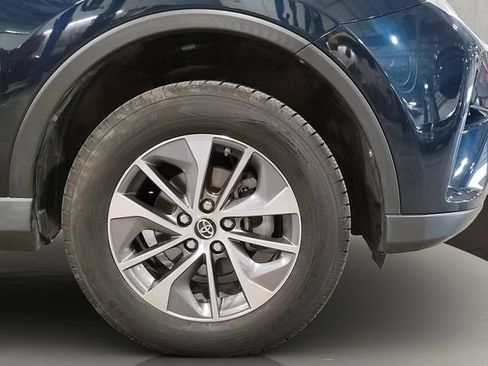Used 2018 Toyota RAV4 XLE AWD/4WD image 32