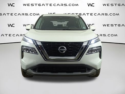 Used 2023 Nissan Rogue SV image 2
