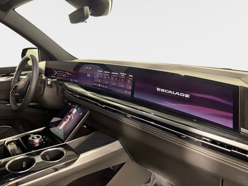 Used 2025 Cadillac Escalade Sport w/ Touring Package image 24