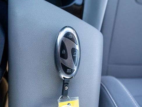 Certified 2025 Hyundai Elantra SEL image 36